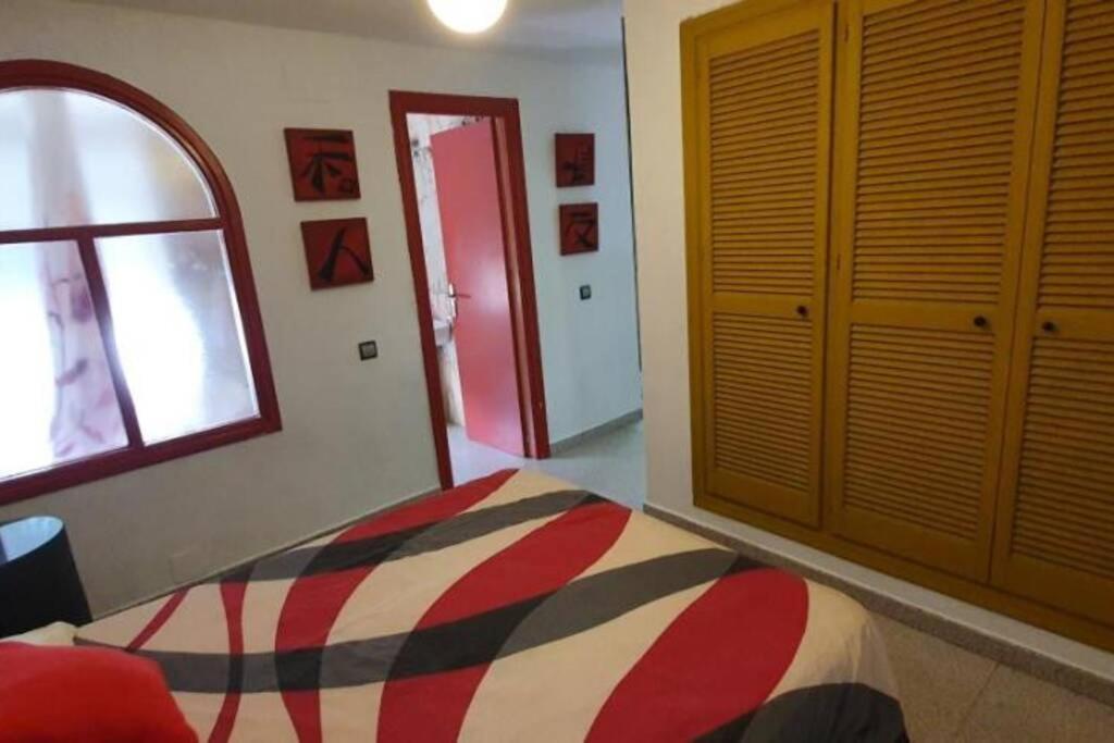 Fotografie z fotogalerie ubytování Amplio apart con WI-FI y Aire Acondicionado para descansar y relajarse v destinaci Chiclana de la Frontera