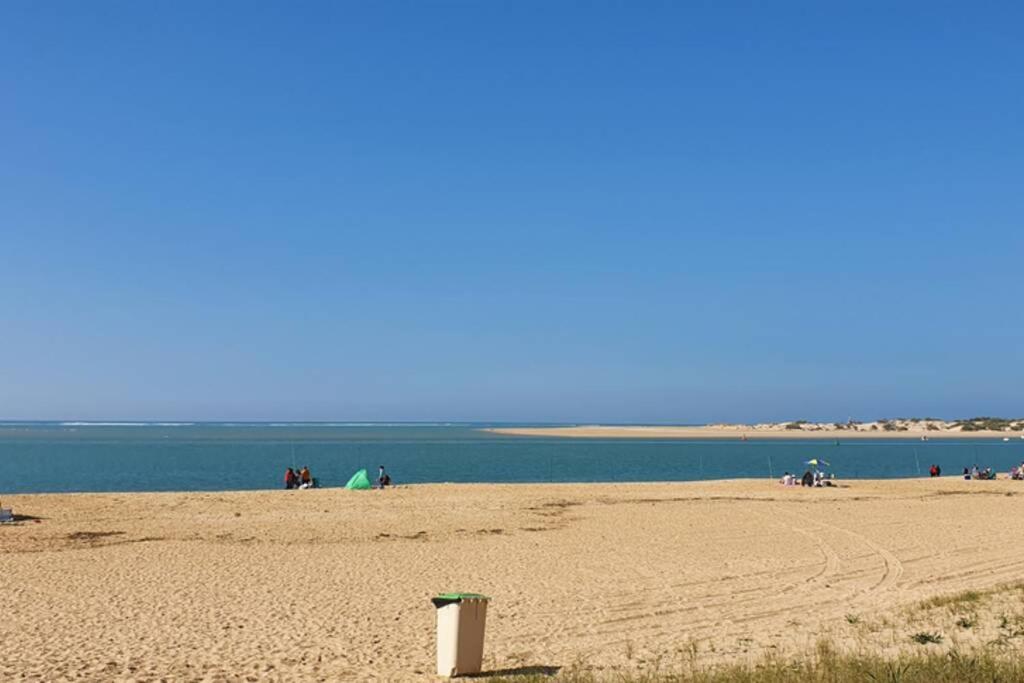 Fotografie z fotogalerie ubytování Amplio apart con WI-FI y Aire Acondicionado para descansar y relajarse v destinaci Chiclana de la Frontera