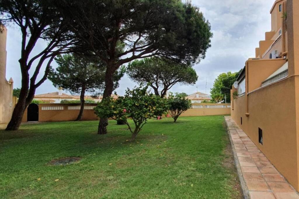 Fotografie z fotogalerie ubytování Amplio apart con WI-FI y Aire Acondicionado para descansar y relajarse v destinaci Chiclana de la Frontera