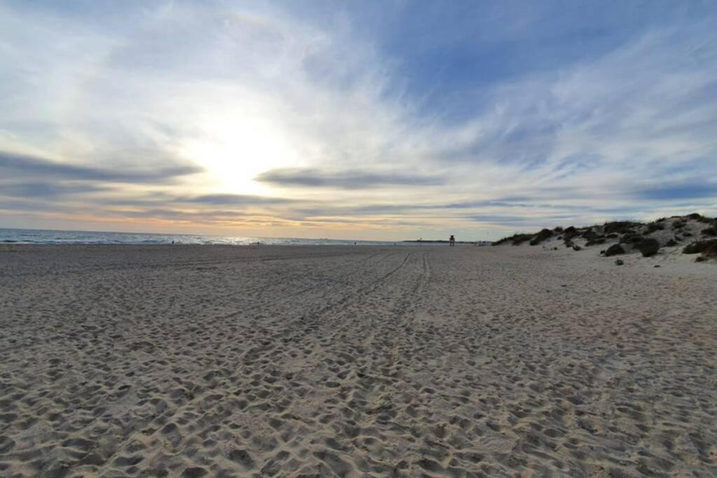 Fotografie z fotogalerie ubytování Amplio apart con WI-FI y Aire Acondicionado para descansar y relajarse v destinaci Chiclana de la Frontera