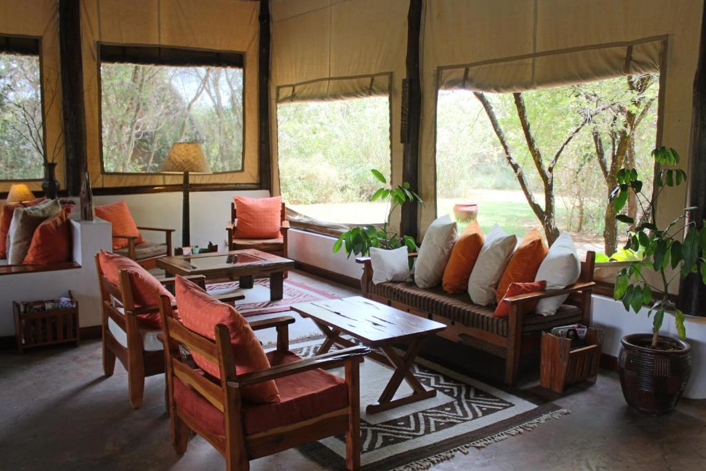 Posezení v ubytování Ziwa Bush Lodge