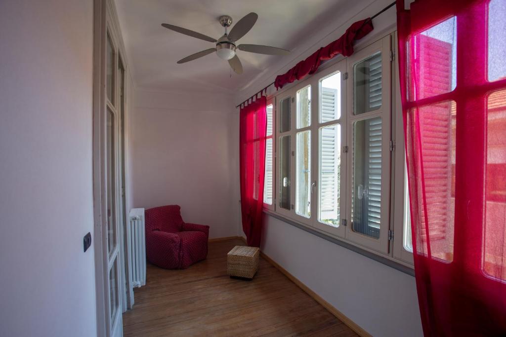 Posezení v ubytování Appartamento con vista a Torre Pellice