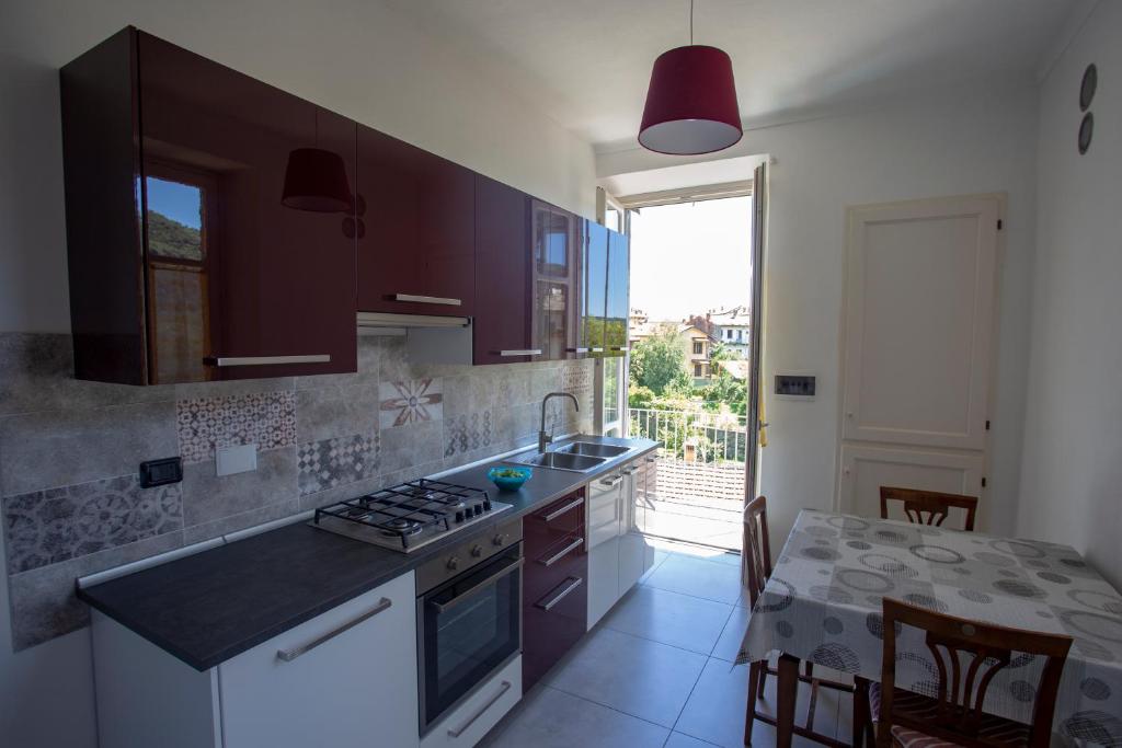 Kuchyň nebo kuchyňský kout v ubytování Appartamento con vista a Torre Pellice