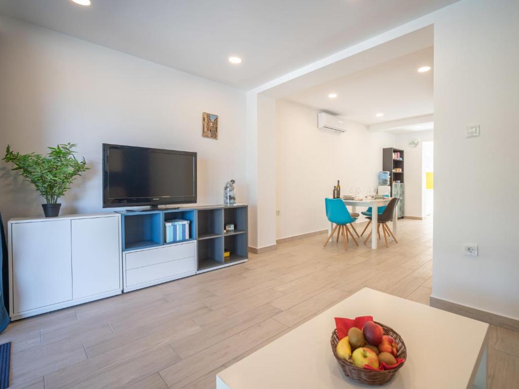TV a/nebo společenská místnost v ubytování Holiday Home Natali by Interhome