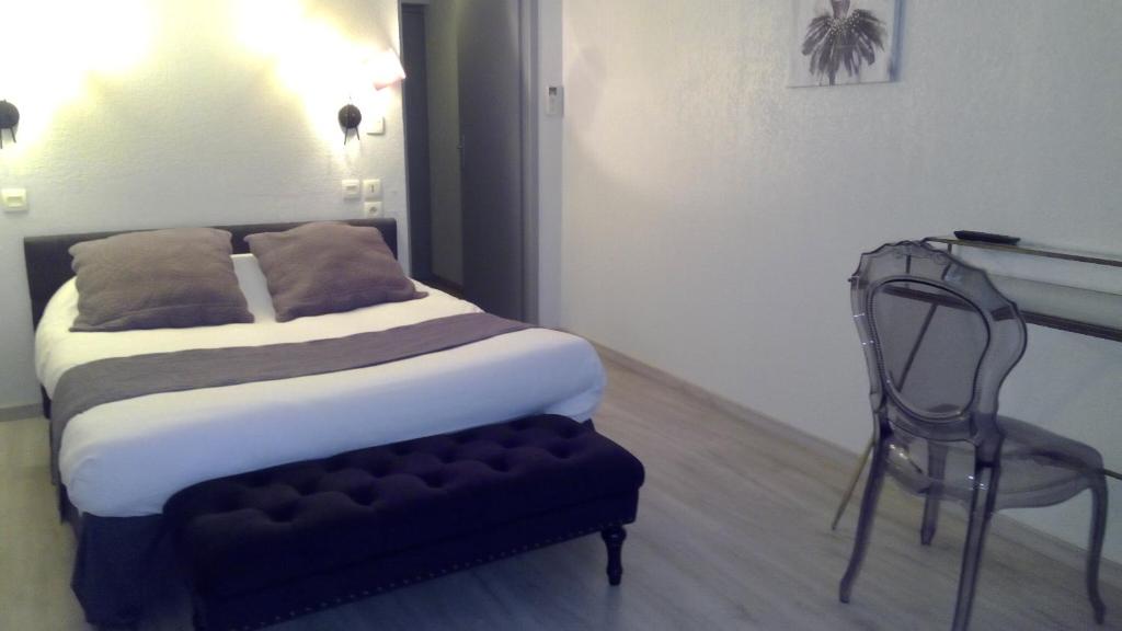 Postel nebo postele na pokoji v ubytování Hotel De La Bastide