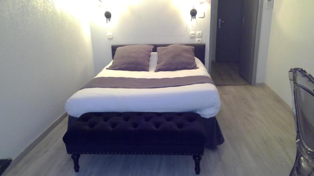 Postel nebo postele na pokoji v ubytování Hotel De La Bastide