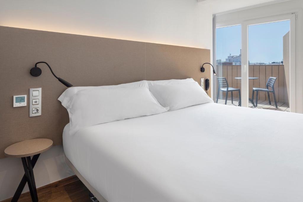 Postel nebo postele na pokoji v ubytování B&B HOTEL Tarragona Centro Urbis