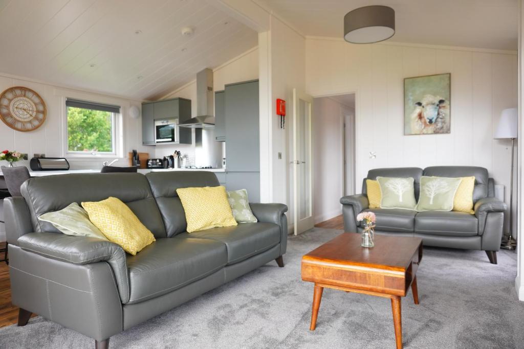 Posezení v ubytování Linwater Caravan Park - Luxury Lodges and Static Caravans near Edinburgh