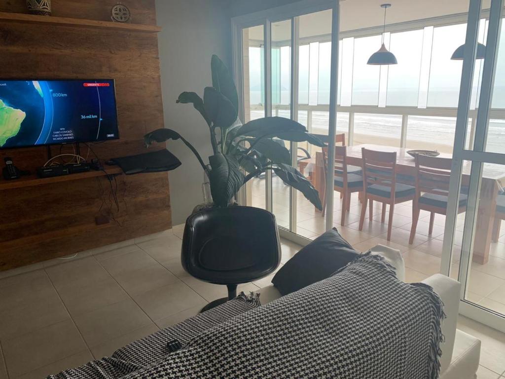  Apto Frontal ao Mar com Internet e TV