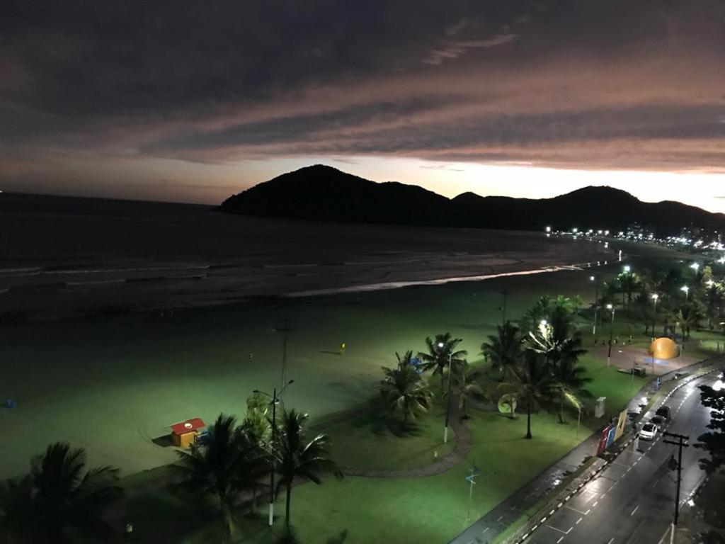  Apto Frontal ao Mar com Internet e TV