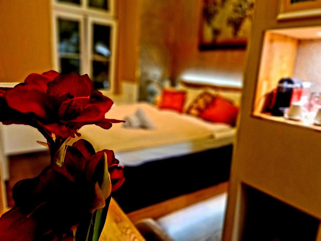 Postel nebo postele na pokoji v ubytování Urban Boutique Hotel