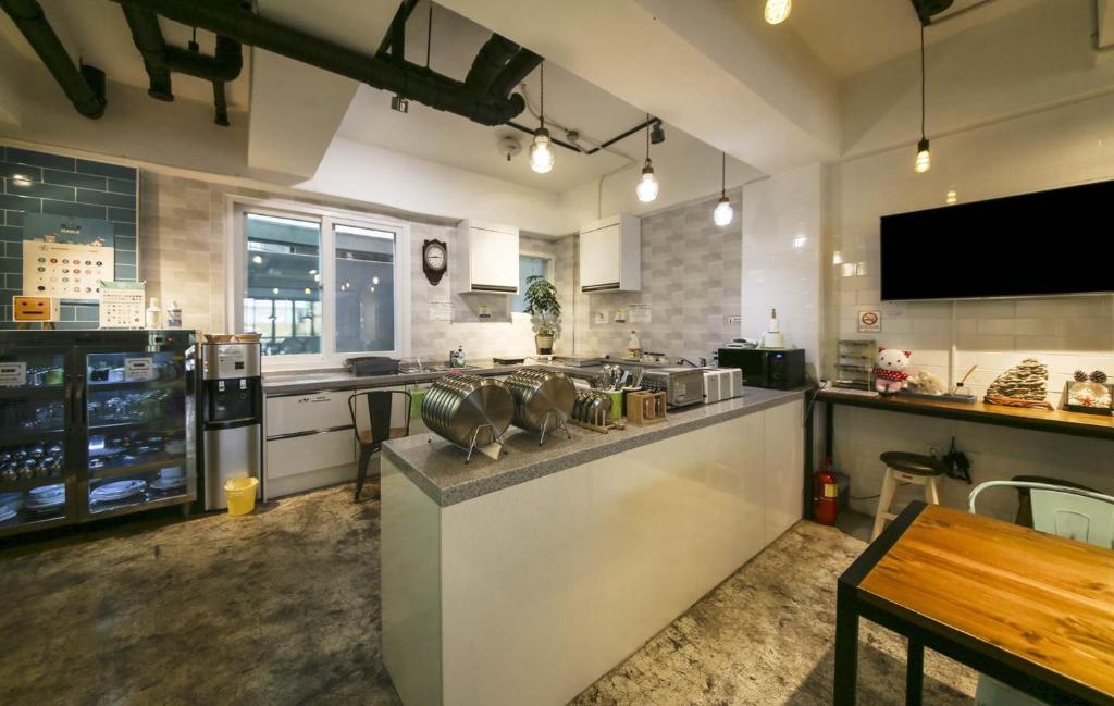 Kuchyň nebo kuchyňský kout v ubytování Backpackers In Yeosu
