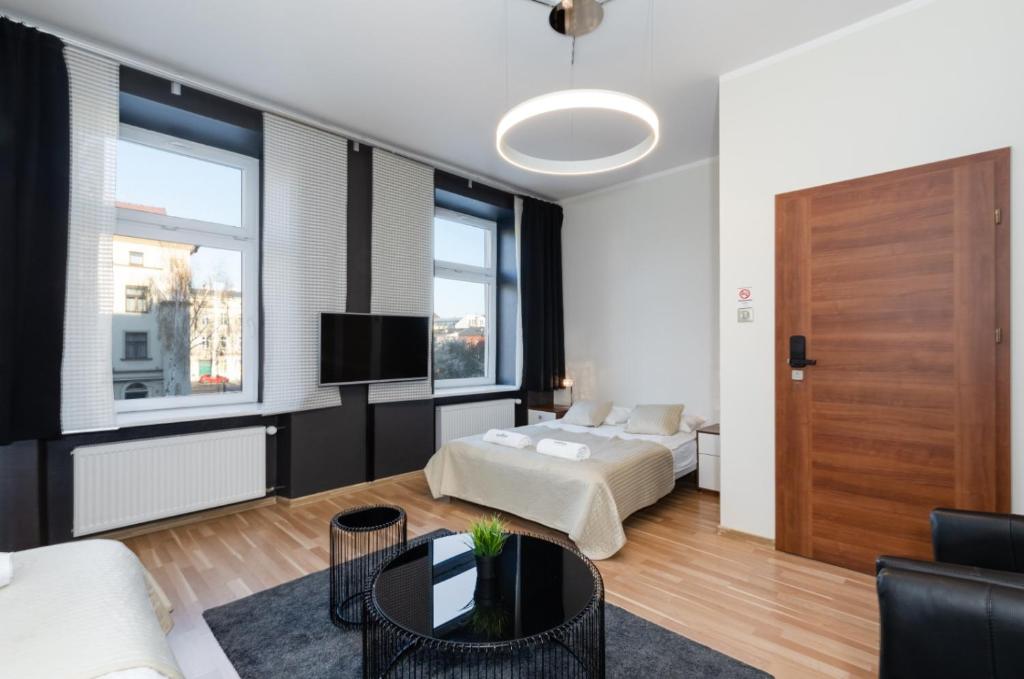 Televízia a/alebo spoločenská miestnosť v ubytovaní Rainbow Apartments 1
