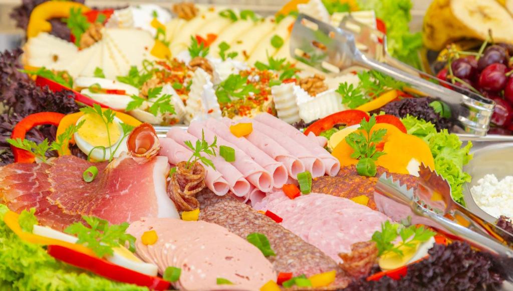 ホテルの敷地内または近くでの食事または食べ物