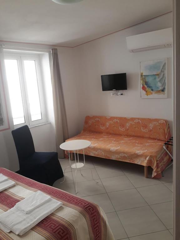 TV a/nebo společenská místnost v ubytování Marianna Quiet Rooms