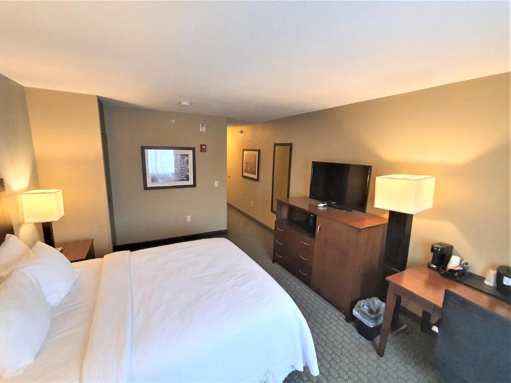 AmeriVu Inn and Suites - Chisago City - Queen Room - Disability Access