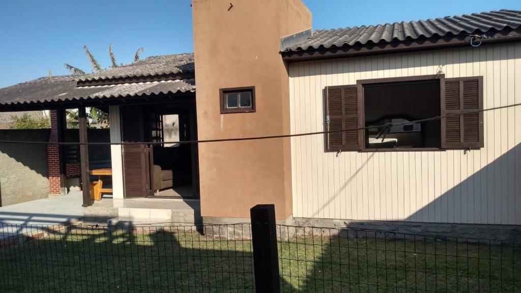 Casa bege Bal Arroio do Silva com internet - Дом с двумя спальнями