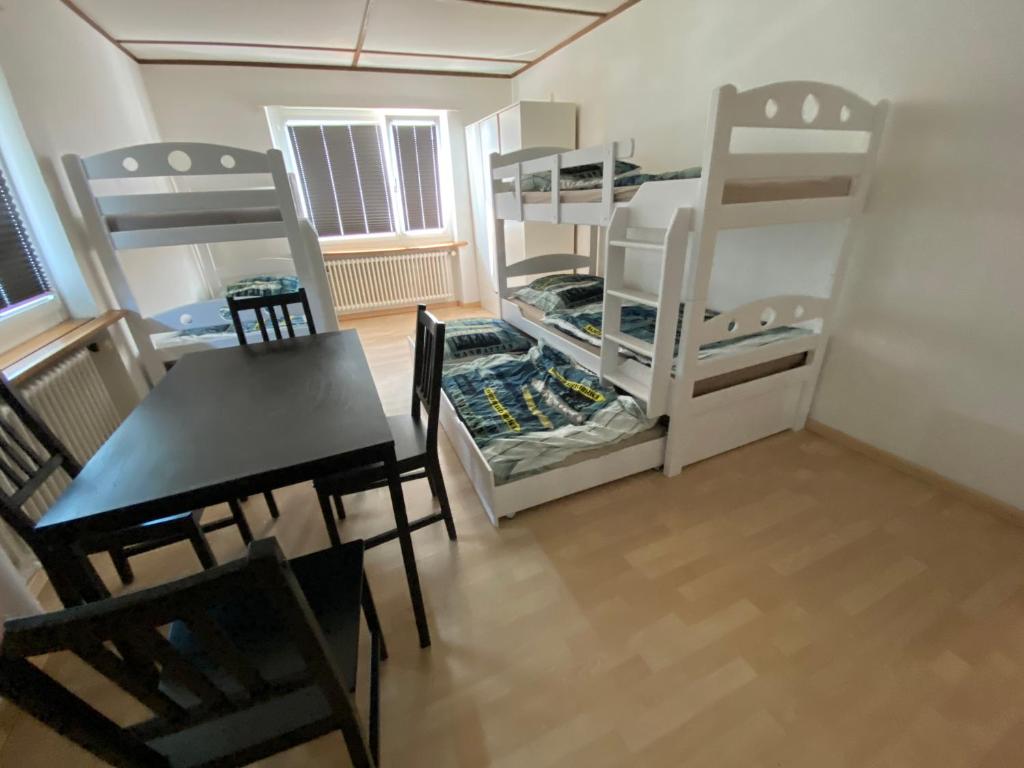 Postel nebo postele na pokoji v ubytování Hostel Airport