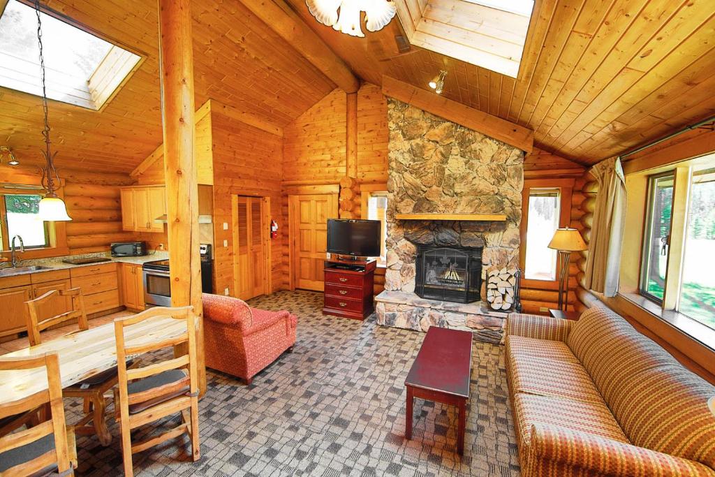 Posezení v ubytování Castle Mountain Chalets