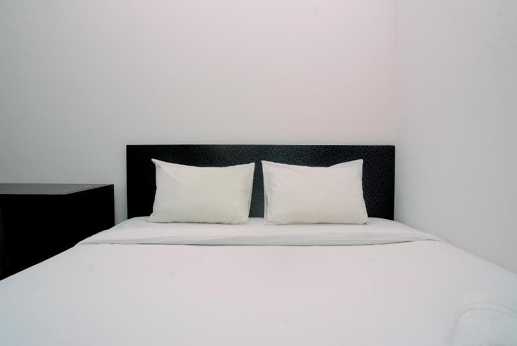 Good Homey and Simply Studio Margonda Residence 3 Apartment By Travelio - Apartamento De Estudio