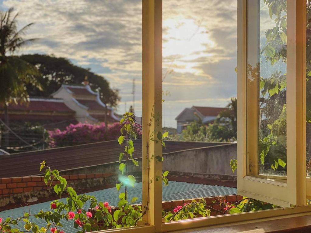 Homestay in Tay Ninh - Deluxe Double Room With Balcony