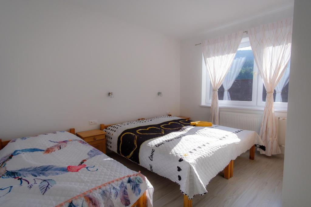 Villa Zarra - Deluxe Triple Room