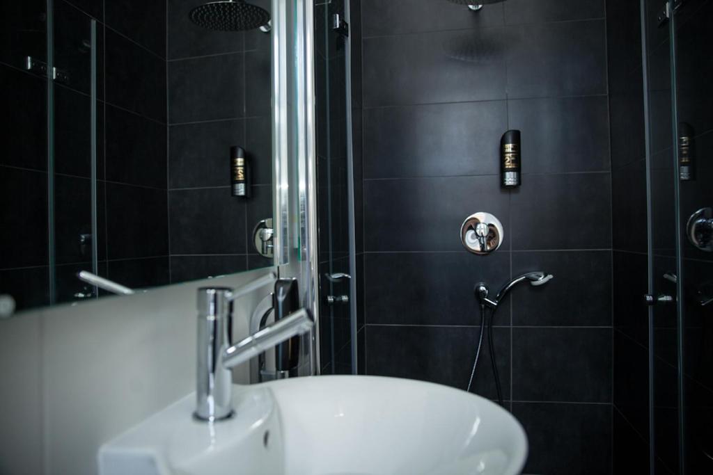 Haus Hotel & Pension Villa Laluna - 10