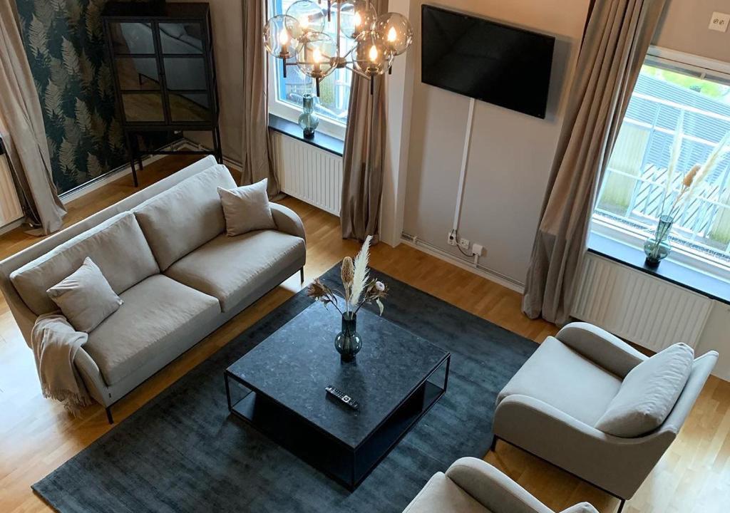 TV a/nebo společenská místnost v ubytování Hotell Ronja