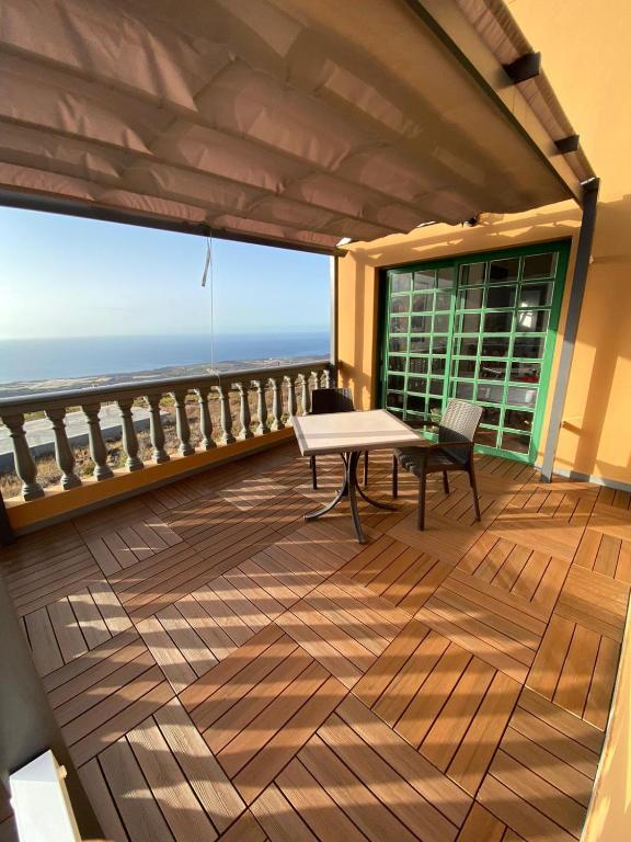 a balcony with a table and a view of the ocean at Hotel Ida Inés in Frontera