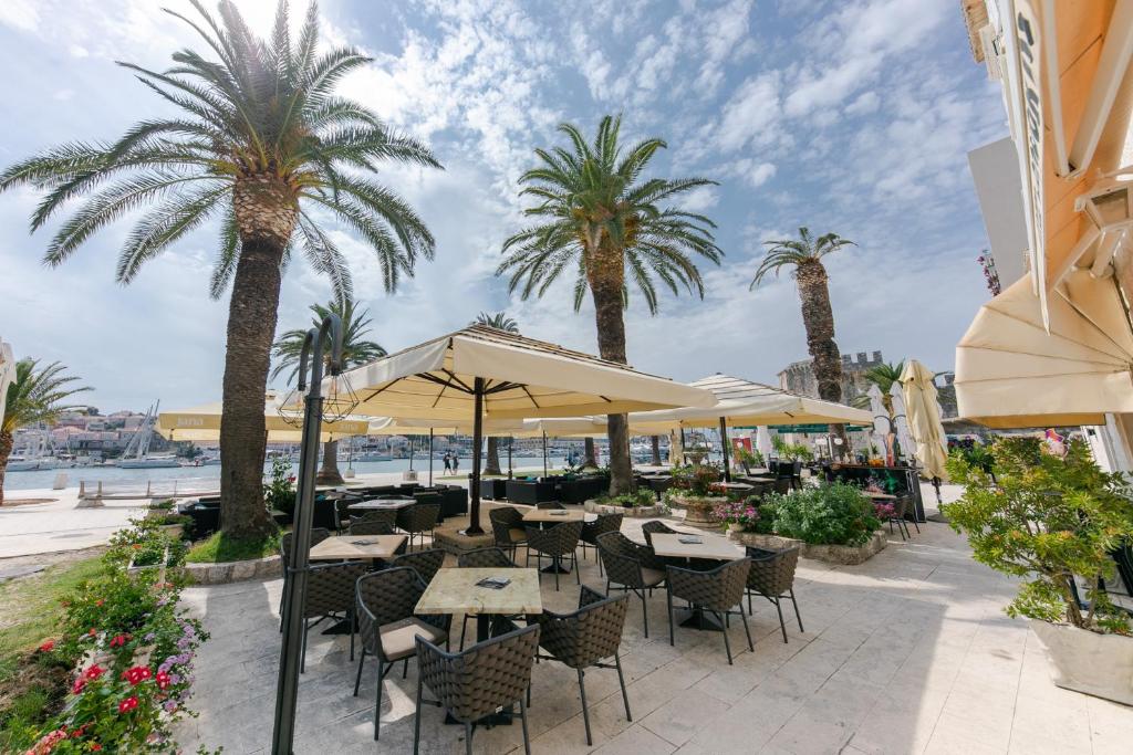 Restoran või mõni muu söögikoht majutusasutuses Hotel Concordia