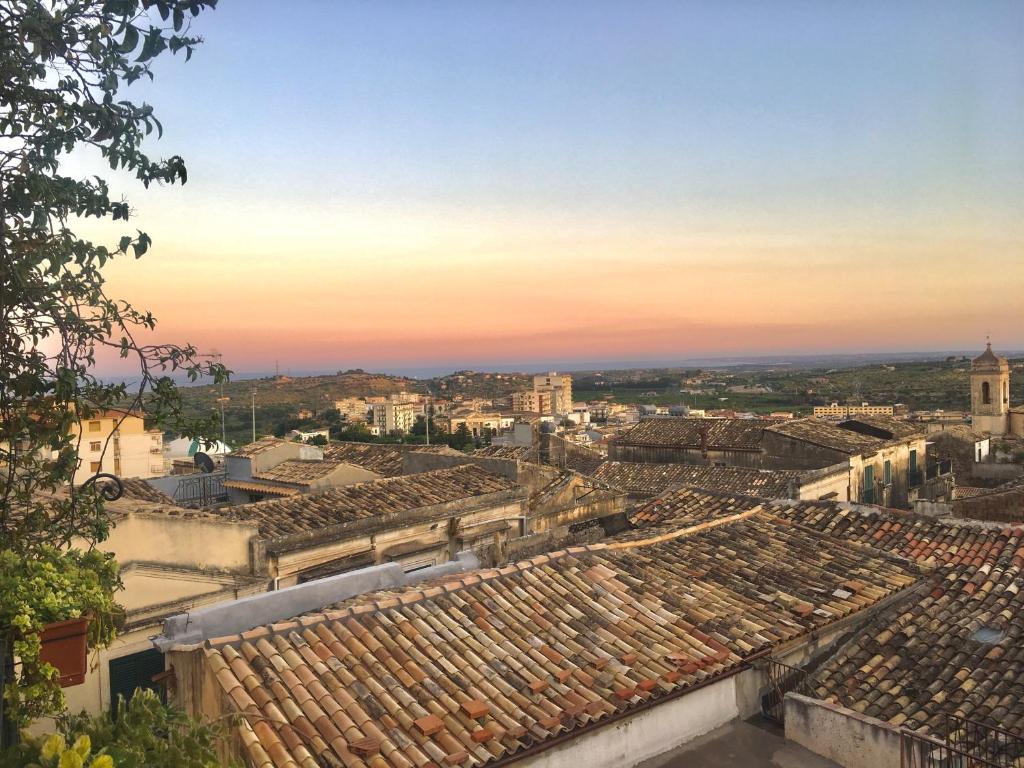 Nespecifikovaný výhled na destinaci Noto nebo výhled na město při pohledu z bed and breakfast
