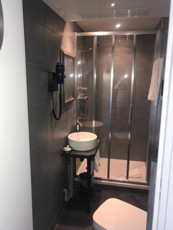 Hotel de Paris Montmartre - Resim 8