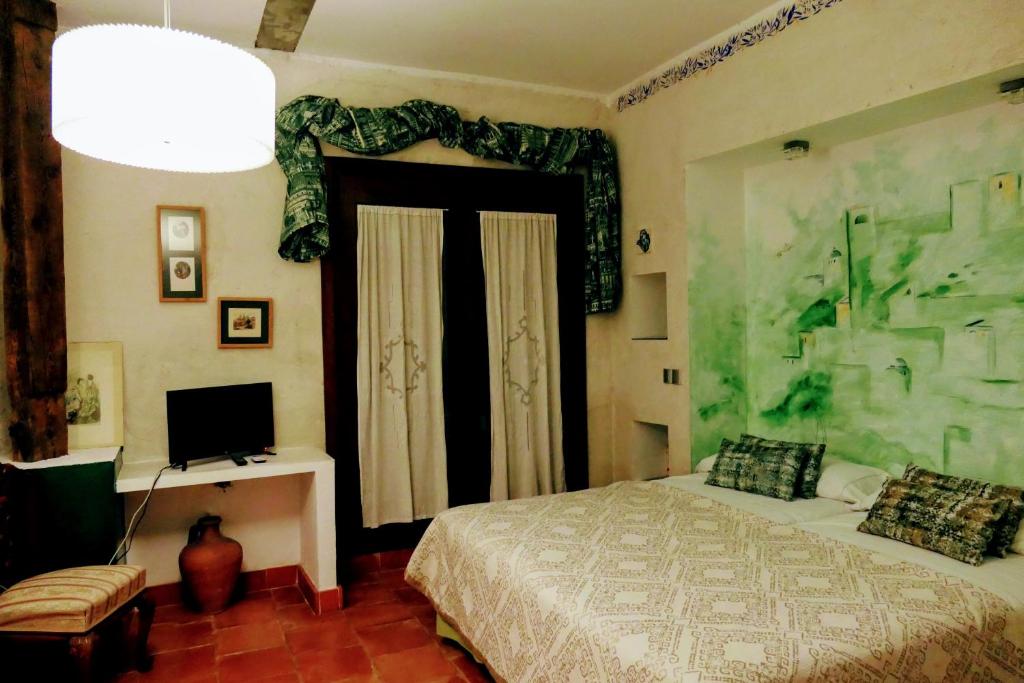 A bed or beds in a room at Casa Rural Santa Ana