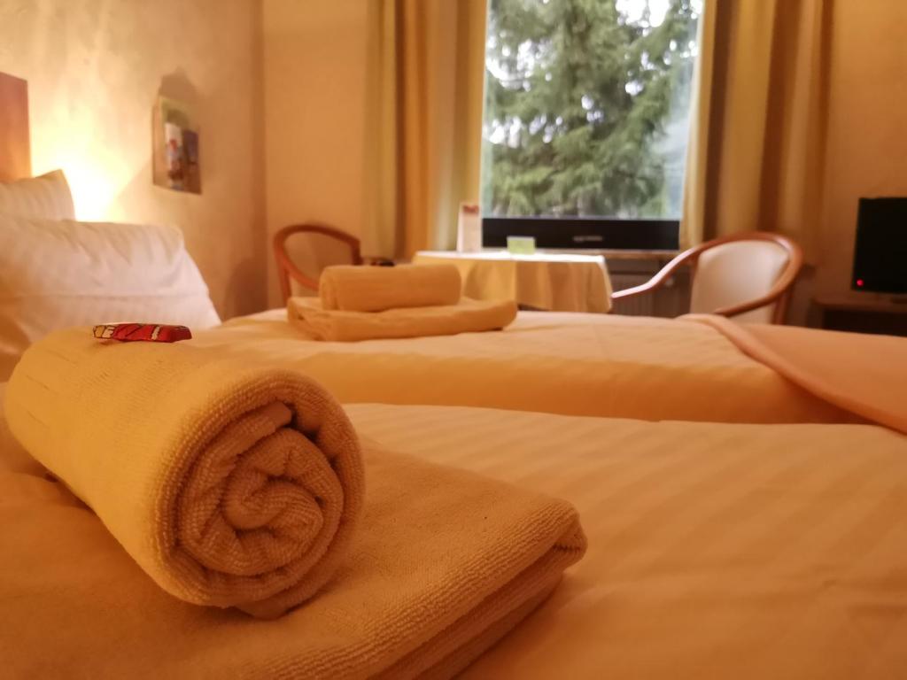 Postel nebo postele na pokoji v ubytování Hotel zur Schmiede
