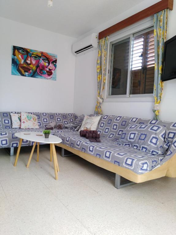 Larnaca, Pervolia 1 bedroom seaside apartment