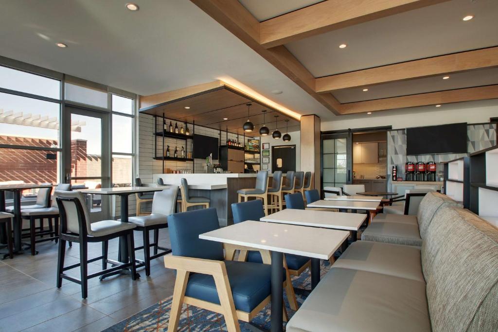 Hyatt House Oak Brook photo