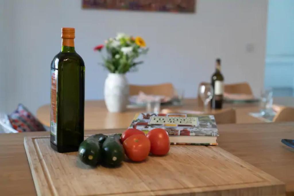 MAGNIFIQUE APPARTEMENT DE CHARME AVEC VUE SUR LE PALAIS DES PAPES À AVIGNON WiFI GRATUIT - Apartamento De Dos Dormitorios