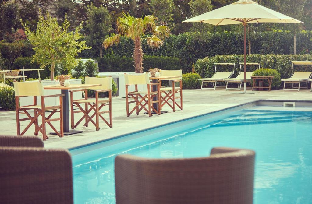 Bazén v ubytování Romantik Badhotel Renesse nebo v jeho okolí