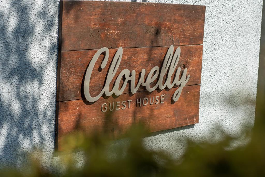 Сертификат, награда, вывеска или другой документ, выставленный в Clovelly Guest House