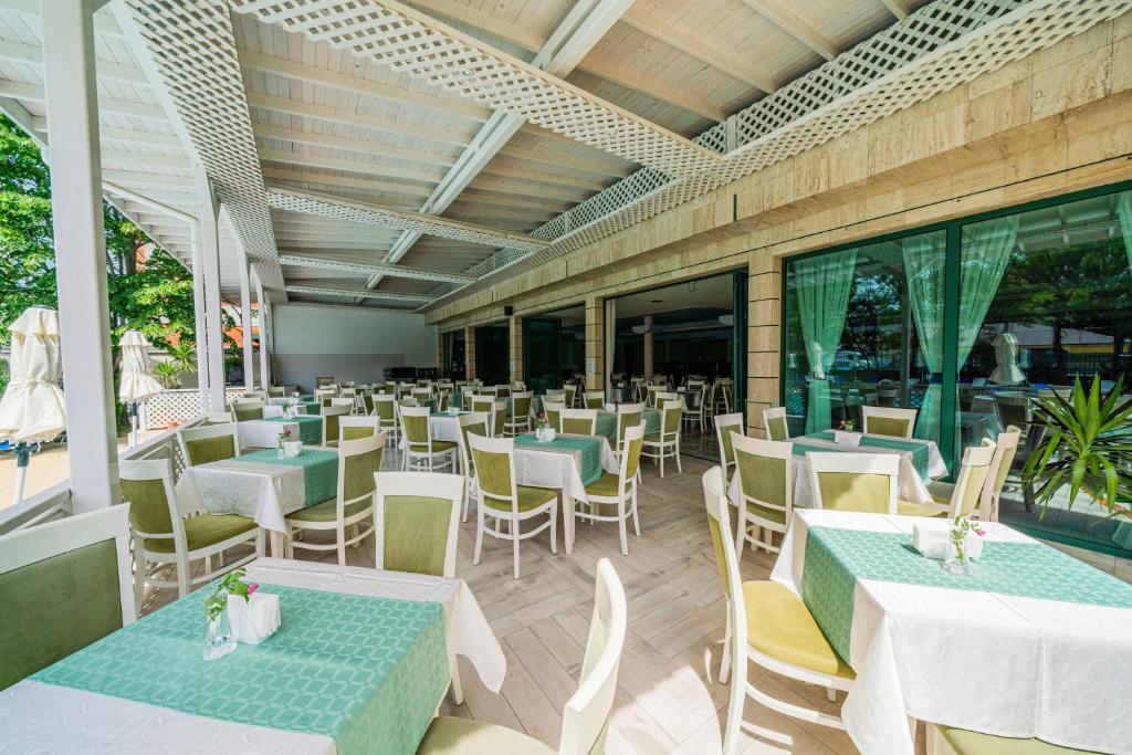 Restaurace v ubytování Perla Plaza Hotel - All Inclusive
