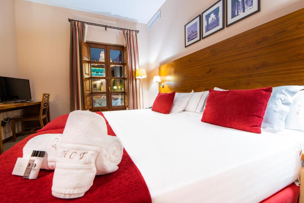 Posteľ alebo postele v izbe v ubytovaní Hospedium Hotel Casino Del Tormes