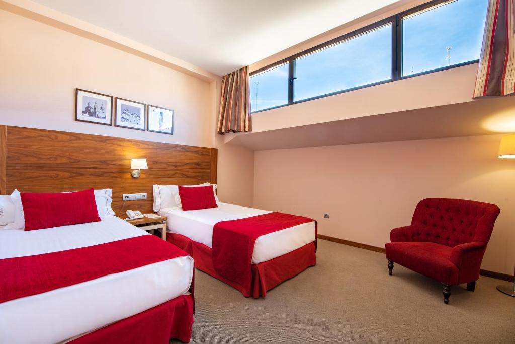 Posteľ alebo postele v izbe v ubytovaní Hospedium Hotel Casino Del Tormes