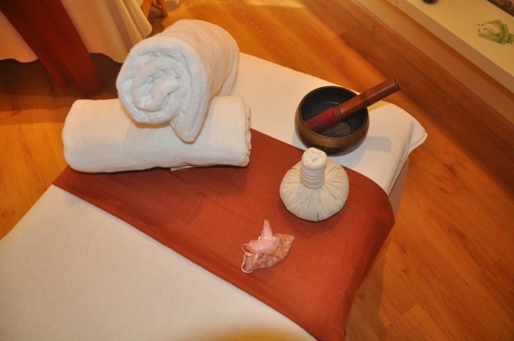 Postel nebo postele na pokoji v ubytování Hotel Colon Rambla