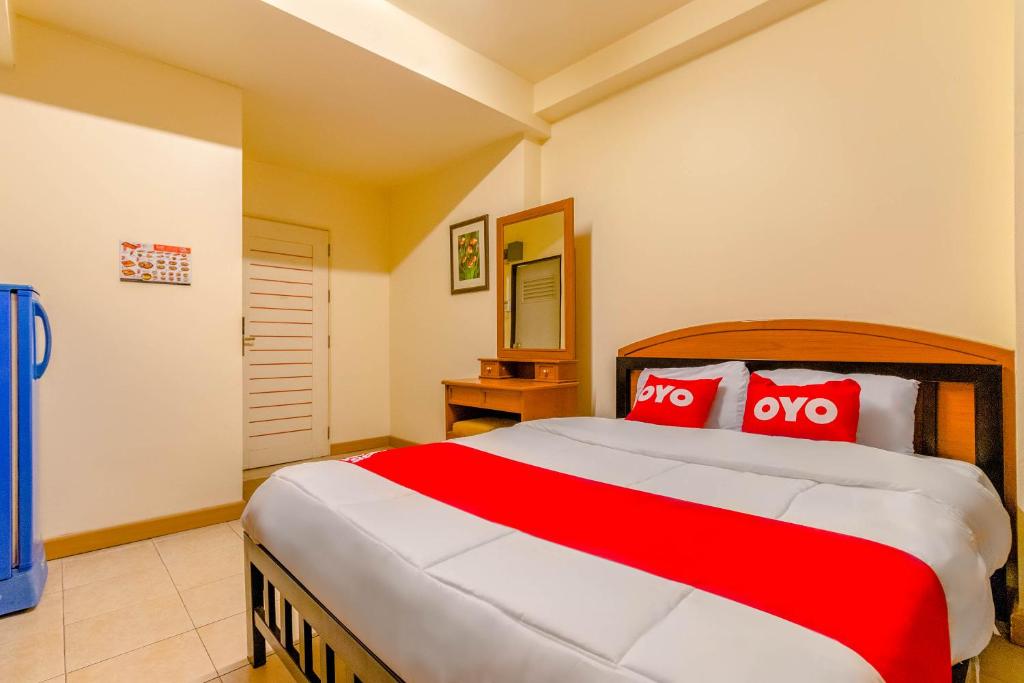 En eller flere senge i et værelse på OYO 583 Sweethome Guest House