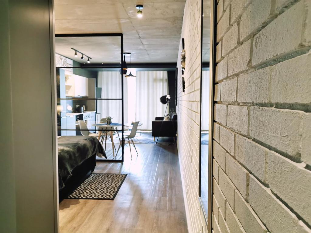 Modern Apartments - 一居室公寓，阳台和山景