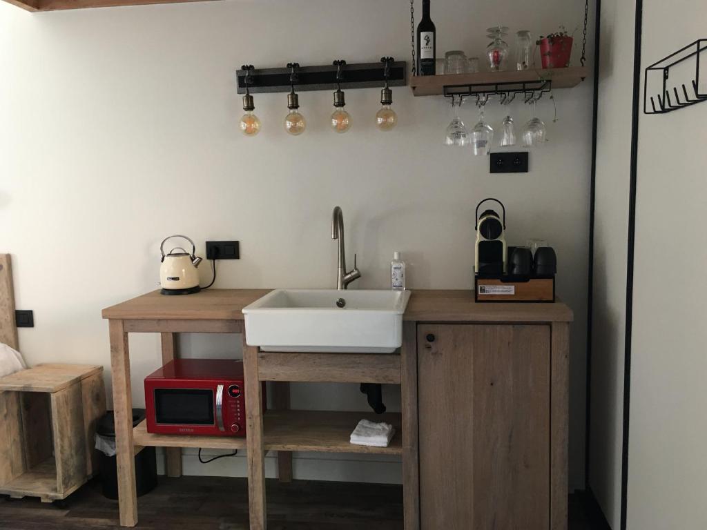 Kuchyň nebo kuchyňský kout v ubytování B&B Sint-Mariaburg