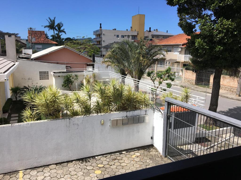  Casa de 2 dormitórios – Canasvieiras – Próxima ao Mar