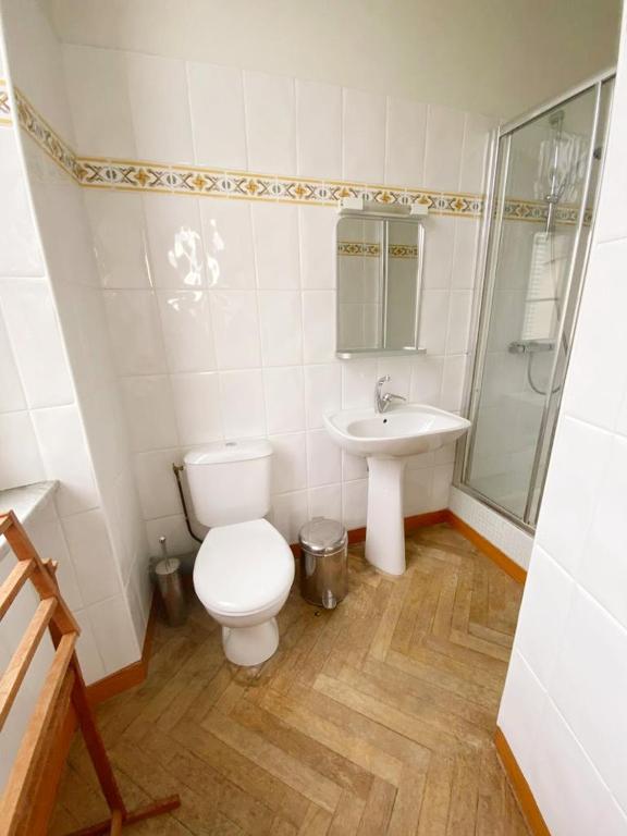 Un baño de La Maison d'hôtes du Chapelier