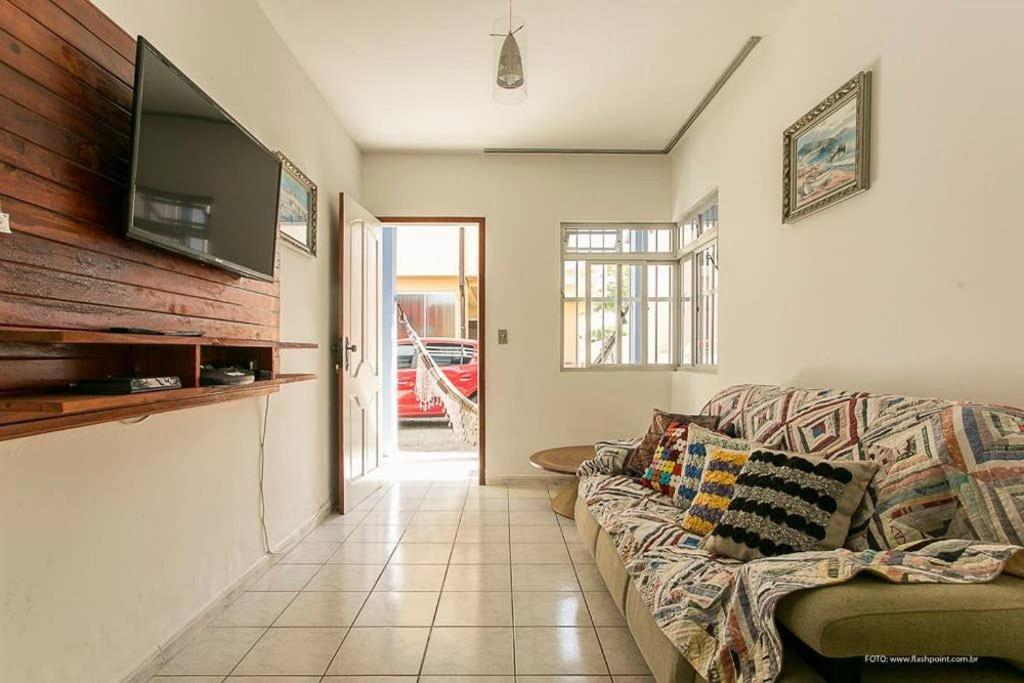  Casa a 250m da praia 3 dormit 2 banheiros