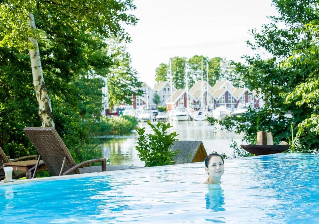 Bazén v ubytování SATAMA Sauna Resort & SPA nebo v jeho okolí